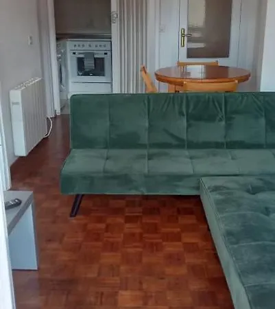 Luminoso, Centrico Y Silencioso アパート ハカ