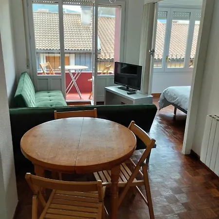 Luminoso, Centrico Y Silencioso アパート ハカ